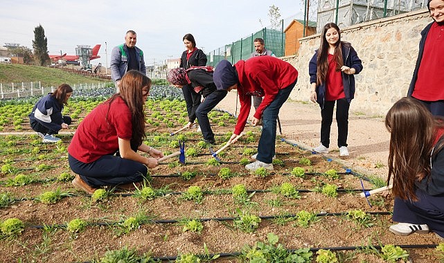 Fevzi Çakmak Lisesi öğrencileri Bahçem Çayırova’nın misafiri oldu