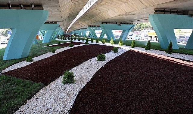 Gebze’de kavşaklar yeşilleniyor