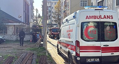 İnşaat alanında oynayan çocuğun bacağına demir saplandı!