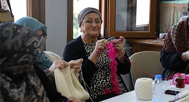 KAR-MEK'te üretken eller iş başında