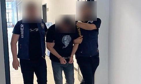 Kimliklerini çalıp vatandaşı dolandıran 2 kişi tutuklandı!