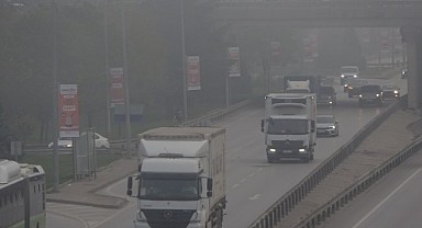 Kocaeli’nde etkili olan sis sürücülere zor anlar yaşattı!