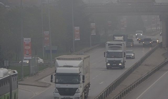 Kocaeli’nde etkili olan sis sürücülere zor anlar yaşattı!