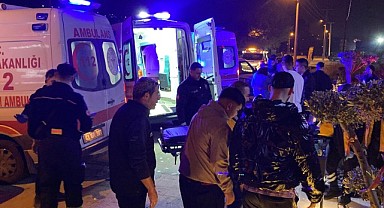 Manevra yapan araç direğe çartpı! 5 kişi yaralandı