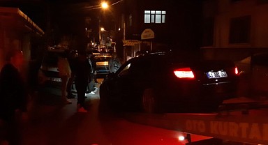 Otomobilinin içinde bıçaklandı! Kaçarken kaza yaptı!