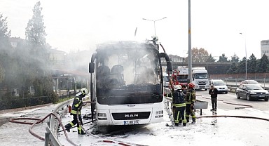 Seyir halindeki yolcu otobüsü yandı!