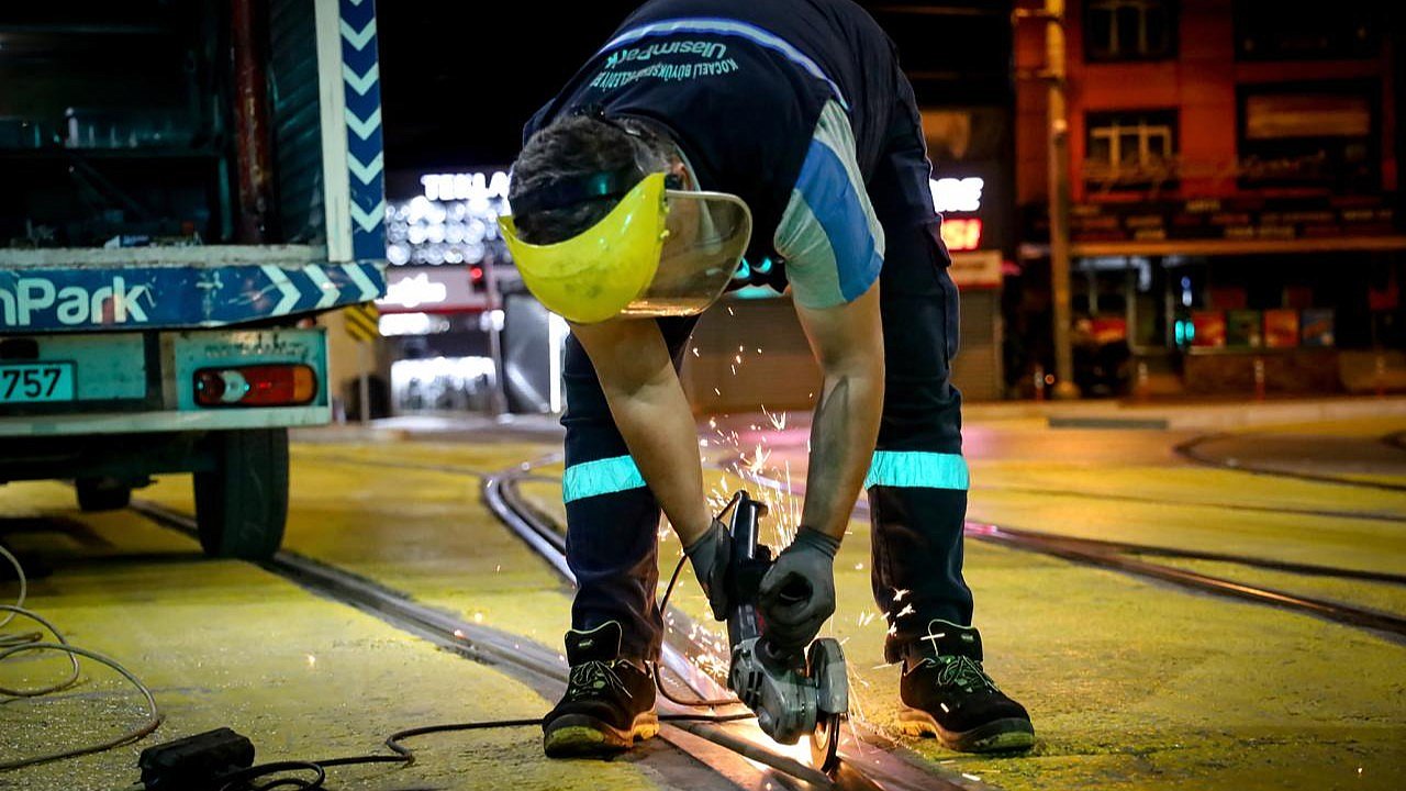 Tramvay Hattı’nda raylar gece bakıma alınıyor