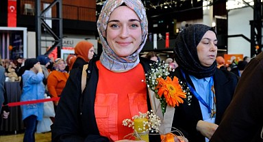 Turuncu balonlarla kadına şiddete ‘dur’ mesajı verildi