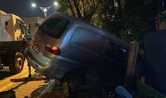 Virajı alamadılar, kafa kafaya çarpıştılar!