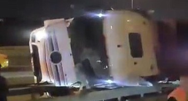 Virajı alamayan tır devrildi!