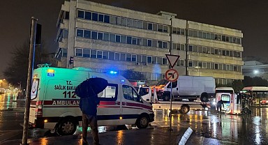 Ambulans ile minibüs çarpıştı! 6 kişi yaralandı