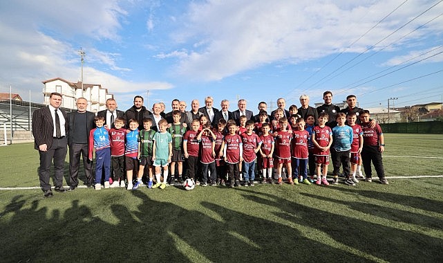 Bakan Bak, Sporcu Eğitim Merkezi’ni gezdi