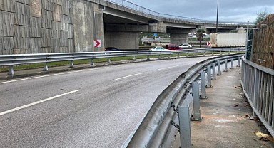 Bariyere çarpan motosikletli öldü!