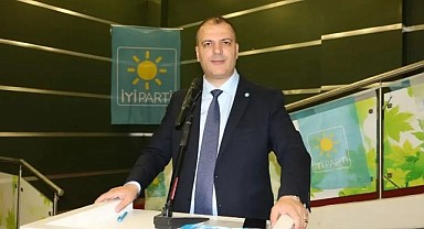 Birol Elüstü’nün aracına ağaç dalı düştü!