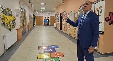 Bu okulda öğrenciler bilgilerini duvar resimleriyle pekiştiriyor