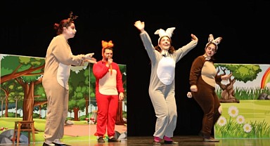 Çayırovalı çocuklar, tiyatro oyunlarını çok sevdi