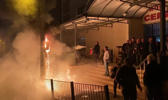 Cemevinde korku dolu anlar! Elektrik panosu patladı