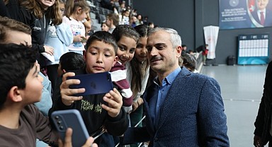 Çiftçi, basketbolsever miniklerle buluştu
