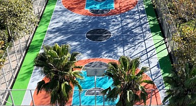 Derince ve Başiskele’de spor sahaları elden geçiriliyor