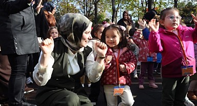 “Ekranı yasaklamayalım, dengeli kullanalım”