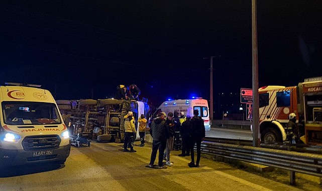 Feci kaza! Mikser devrildi, 2 kişi yaralandı!