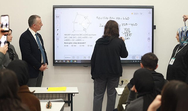 “Gençlerimizi geleceğe hazırlıyoruz”