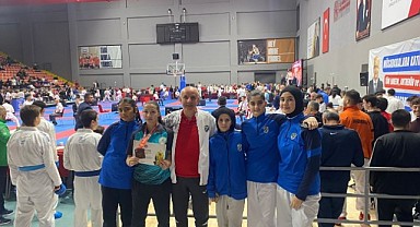 Kartepeli karateciler İstanbul'da kürsüye çıktı