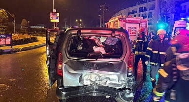 Kırmızı ışıkta feci kaza! 6 kişi yaralandı