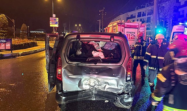 Kırmızı ışıkta feci kaza! 6 kişi yaralandı