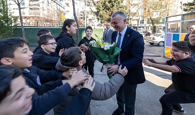 Küçük başkan sözünü tuttu! Büyükakın'ı okula getirdi