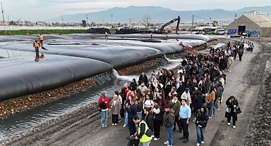 Öğrenciler dip çamuru temizliğini yerinde inceledi