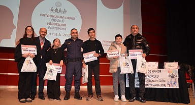 Öğrencilerin münazara yarışması ilgi gördü