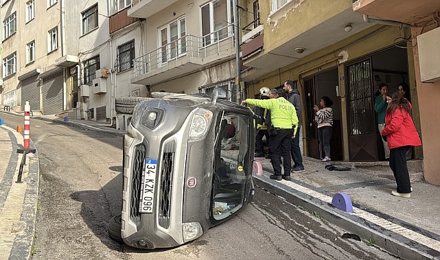 Park halinde hareket eden araç duvara çarpıp devrildi!