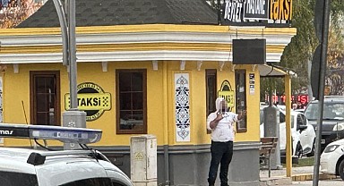 Taksi durağını bastı! Kendini yaraladı