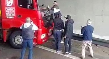 TEM'de korkunç kaza! Kendi kullandığı tırın altında can verdi