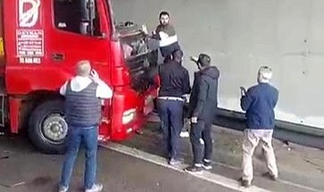 TEM'de korkunç kaza! Kendi kullandığı tırın altında can verdi
