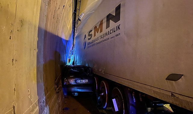Tır ile otomobil çarpıştı! Ulaşım aksadı
