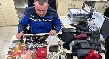 Unutulan eşyalar güvenle muhafaza ediliyor