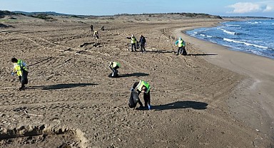 Uzunkum Lahana Koyu’nda deniz çöpü izleme faaliyeti gerçekleştirildi