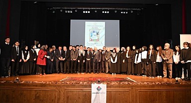 Vali şiir dinletisi programına katıldı