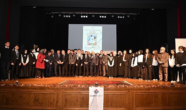 Vali şiir dinletisi programına katıldı