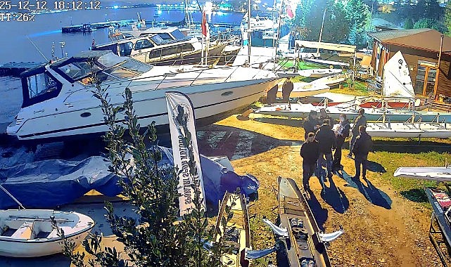 Yelken kulübüne kaçak tekne operasyonu