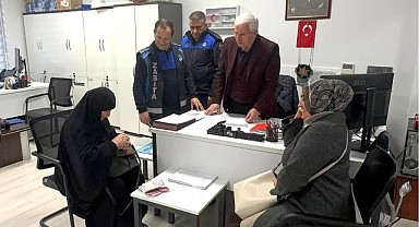 Zabıtanın bulduğu cüzdan sahibine teslim edildi