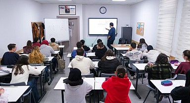 Akademi Liseler, gençleri geleceğe hazırlıyor