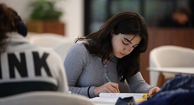 Alev Alatlı Kütüphanesi, gençlerin gözdesi oldu