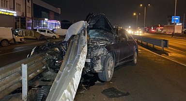 Bariyere saplandı! Yara almadan kurtuldu