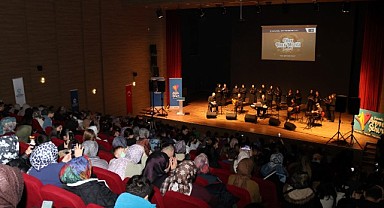 Bu koro kulakların pasını sildi