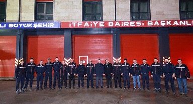 Büyükakın itfaiye ve sağlık çalışanlarını unutmadı