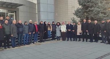 CHP Gebze, sessiz eylemini belediye önüne taşıdı!