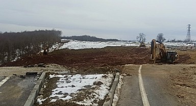 Kandıra Bölünmüş Yolu'nda heyelan meydana geldi